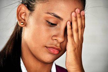 Depresif genç Kolombiyalı kişi