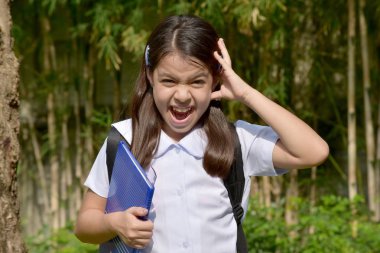 Stresli çocuk kız öğrenci üniforma kitaplar
