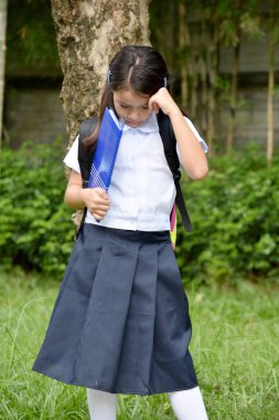 Üzgün çocuk kız öğrenci üniforma