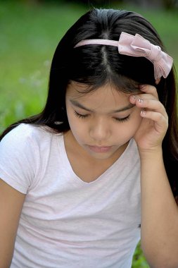 Yalnız azınlık gençlik