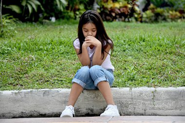 Bir mutsuz kız gençlik