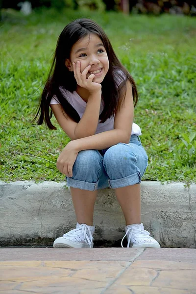 想知道年轻的亚洲女孩 — 图库照片