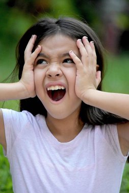 Ürküyor Asyalı çocuk