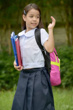 Okul üniforması giyen genç Filipina erkek öğrenci poz