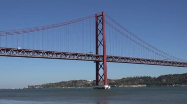 Nehrin Üzerindeki Köprüyü Asma