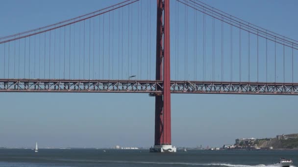 Pont suspendu sur la rivière — Video