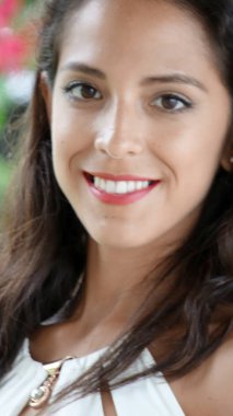 Gülümseyen Güzel Bir Kadın