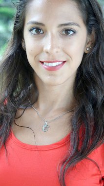 Gülümseyen Güzel Bir Kadın