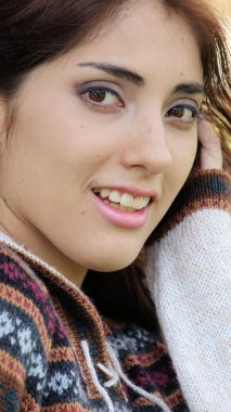 Azınlık Kadını Gülümsüyor