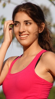 Düşünceli çekici İspanyol kişi