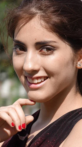 Çekici Latin kadınla ve mutluluk