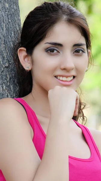 Genç bir kadın düşünme