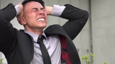 Stresli Yakışıklı Yetişkin İspanyol Adam