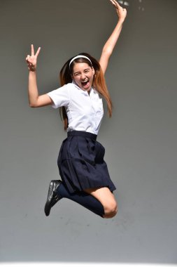 mutlu heyecanlı kız atlama