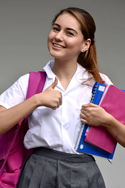 Καθολική Κολομβίας Φοιτήτριας Χαμογελώντας Φορώντας Στολή — Φωτογραφία Αρχείου