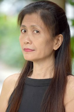 Ciddi kadın kıdemli Gramma