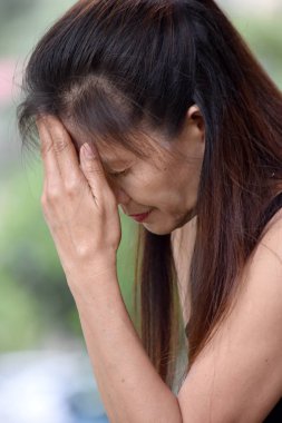 Kadın kıdemli ve üzüntü