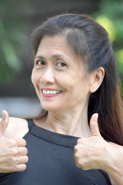 Gururlu bir kadın kıdemli