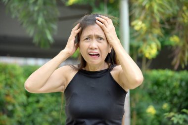 Karışık bir kadın kıdemli