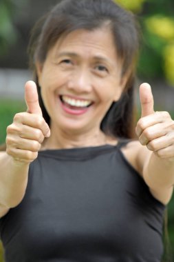 Başparmak yukarıya ile üst düzey farklı Büyükanne