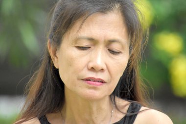 Bir depresif kadın kıdemli