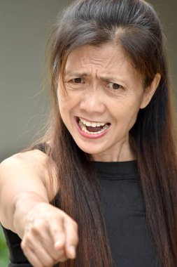 Deli emekli azınlık kadın