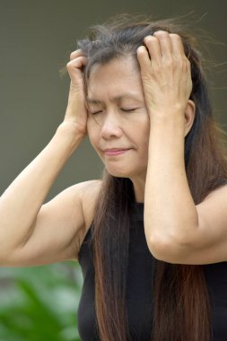 Demans ve eski kadın kıdemli