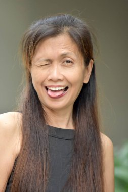 Kadın kıdemli ve demans