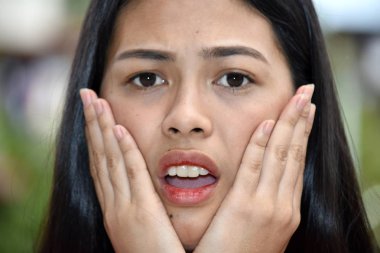 Ürküyor genç azınlık kişi