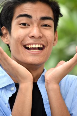 Aptal bir Filipino erkek