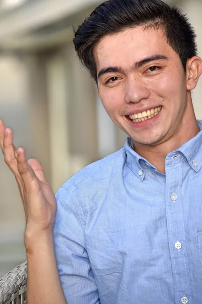Genç Asyalı Erkek Bir Karar — Stok fotoğraf