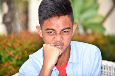 Kızgın bir erkek genç