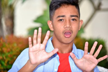 Korkunç bir genç erkek