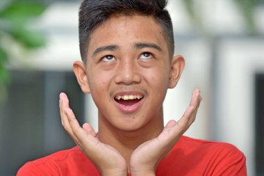 Sürpriz bir genç Genç