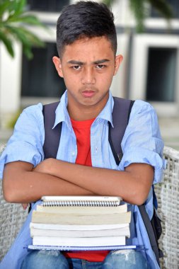 İnatçı yakışıklı azınlık öğrenci