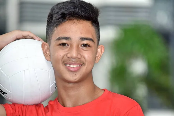 Asiatiska Volleybollspelare Manliga Leende Med Volleyboll — Stockfoto