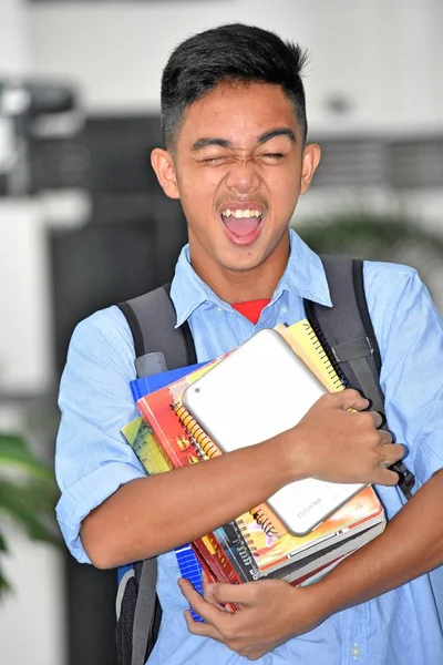 Schöner Männlicher Student Lacht Mit Notizbüchern — Stockfoto