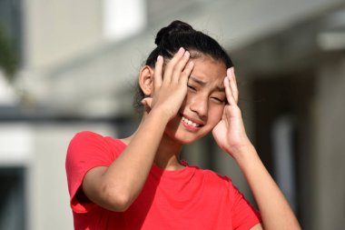 Sevimli Azınlık Kızı ve Endişe