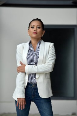 Bekleyen Genç Bir Kadın