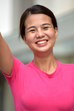 Gülümseyen Güzel Bir Kadın