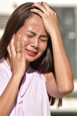 Genç Yetişkin Kadın ve Endişe