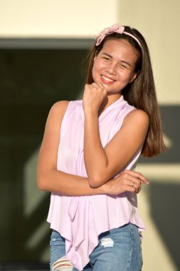 Mutlu güzel Asyalı kadın