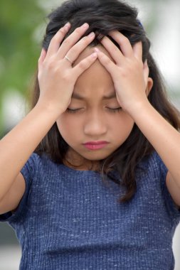 Mutsuz genç çeşitli insan