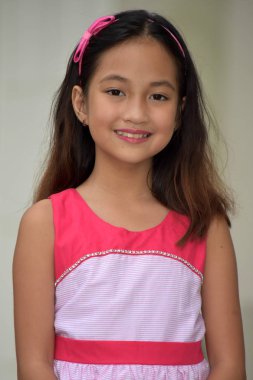 Gülümseyen genç farklı erkek