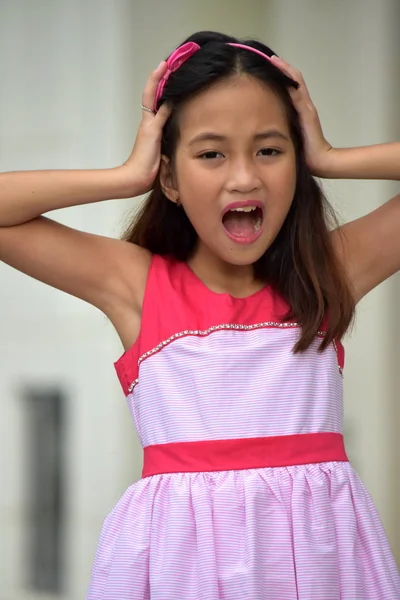 Šokovaný Roztomilý Filipínské Dívka Dítě — Stock fotografie