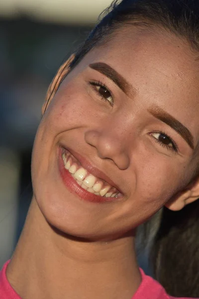 Uma Minoria Sorrindo Feminino — Fotografia de Stock