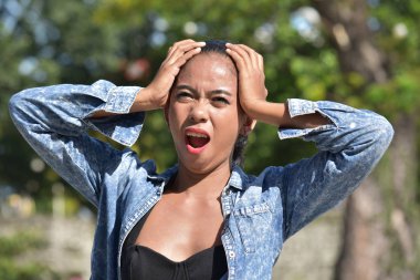 Ürküyor Filipina yetişkin erkek