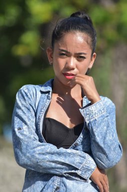 Karar bir Asyalı kadın