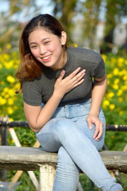 Minnettar Genç Yetişkin kadın