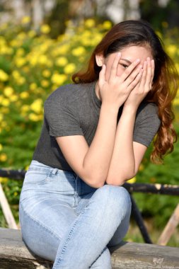 Bir Yetişkin Kadın Korktu.